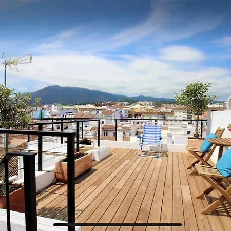 Cozy Townhouse Old Town 호텔 에스테포나