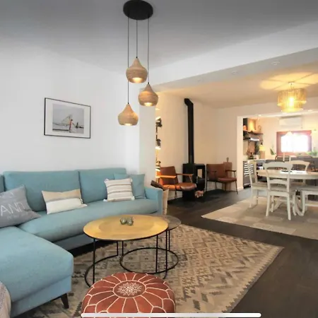 Cozy Townhouse Old Town 4* 에스테포나